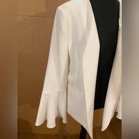 White Blazer with Bell Sleeves and Open Front - Picture 4 of 7